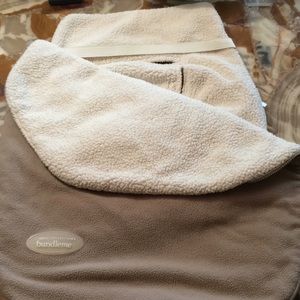 JJ Cole bundle me Sherpa car seat cover